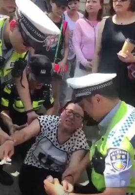 前排吃瓜顶级网红当小三